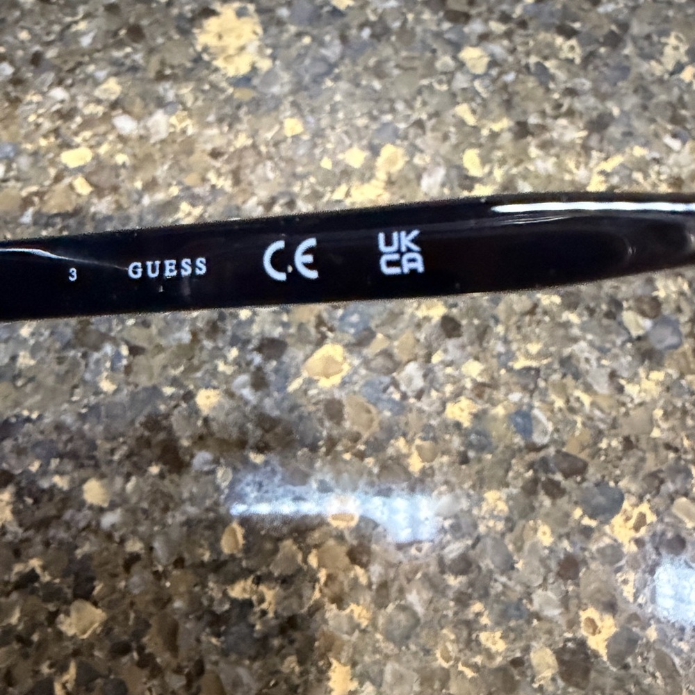NWOT Guess Cat Eye Sunglasses Black Rhinestone Accent w/ Case - Picture 3 of 6